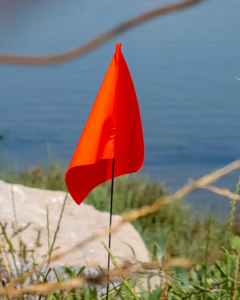 Marking Flags easy to see Image description